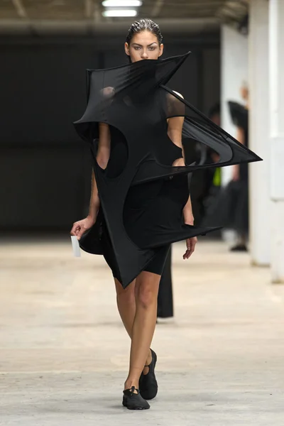 Look 14